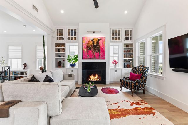 2646 E Seaside Drive, Galveston, TX 77550