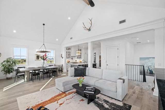 2646 E Seaside Drive, Galveston, TX 77550