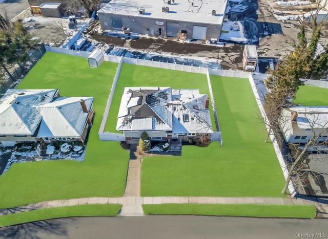 19 Evers Street, Hicksville, NY 11801