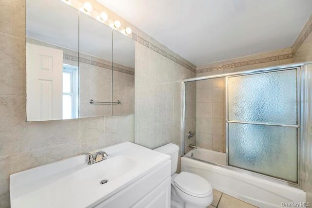 19 Evers Street, Hicksville, NY 11801