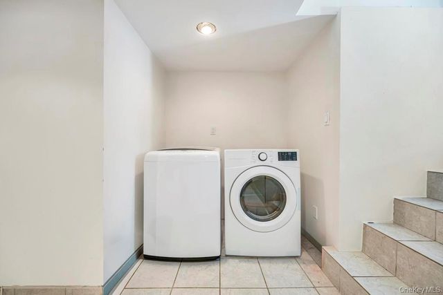 19 Evers Street, Hicksville, NY 11801