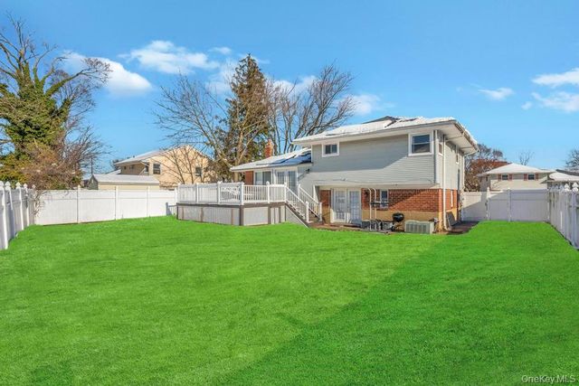 19 Evers Street, Hicksville, NY 11801