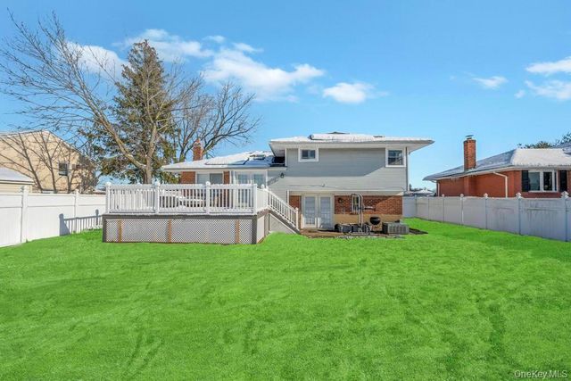 19 Evers Street, Hicksville, NY 11801