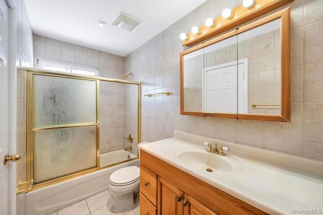 19 Evers Street, Hicksville, NY 11801