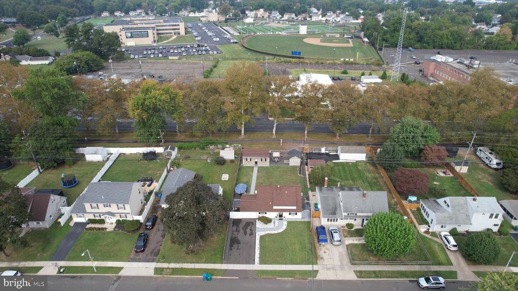 340 APPLETREE DR, Levittown, PA 19055