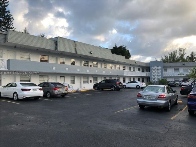 1860 Venice Park Dr 110, North Miami, FL 33181