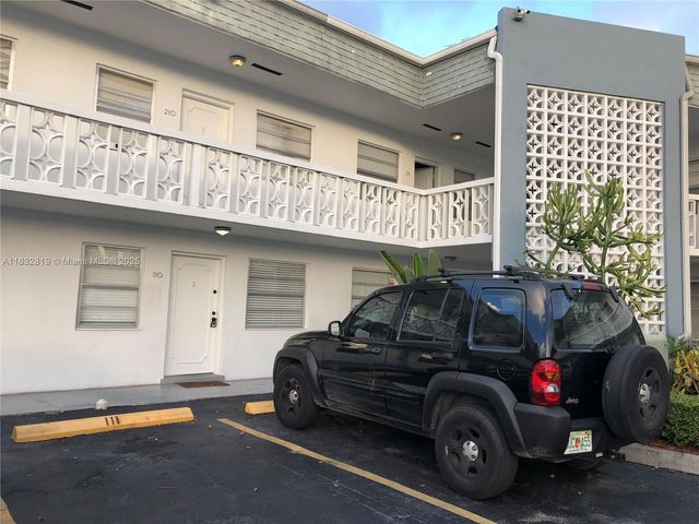 1860 Venice Park Dr 110, North Miami, FL 33181