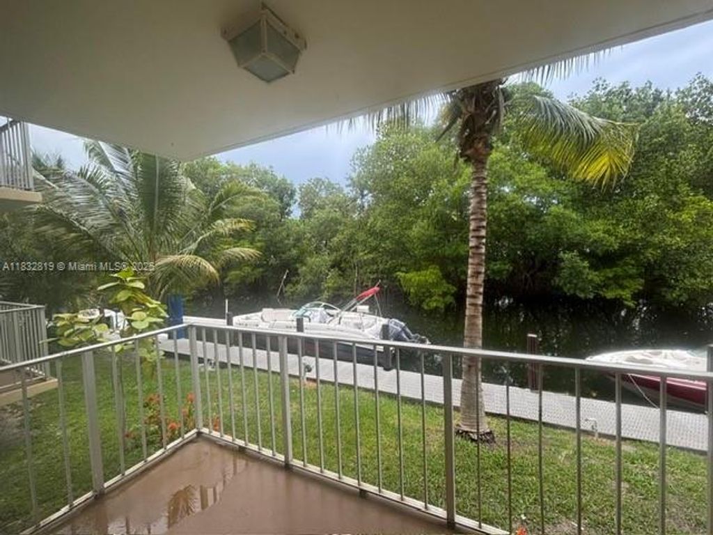 1860 Venice Park Dr 110, North Miami, FL 33181