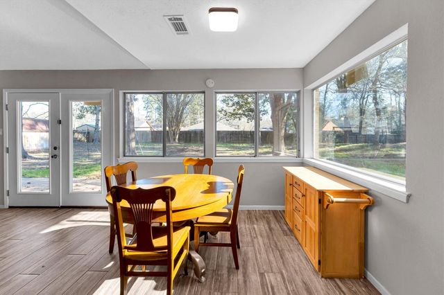 3353 Knob Oaks Drive, Huntsville, TX 77340