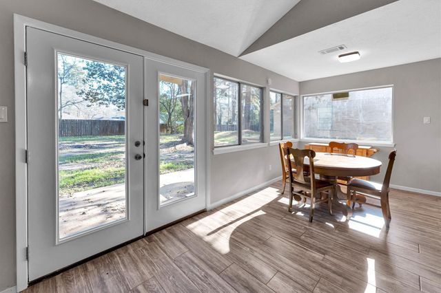 3353 Knob Oaks Drive, Huntsville, TX 77340
