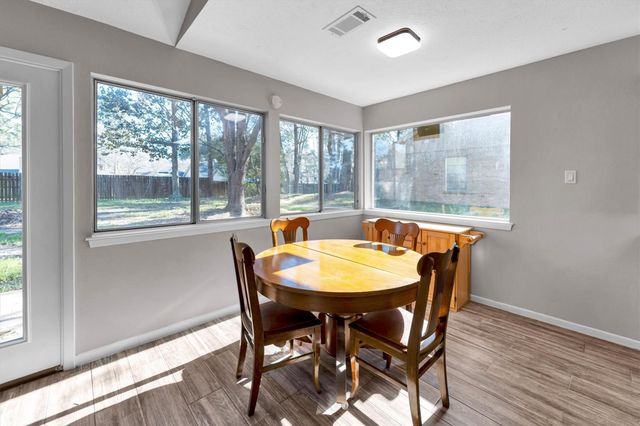 3353 Knob Oaks Drive, Huntsville, TX 77340