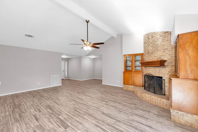 3353 Knob Oaks Drive, Huntsville, TX 77340