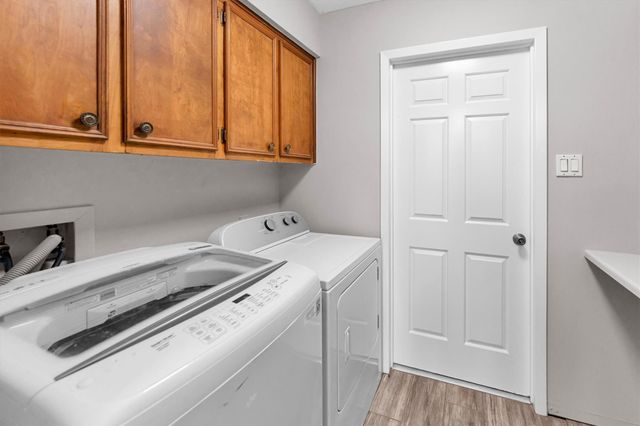 3353 Knob Oaks Drive, Huntsville, TX 77340