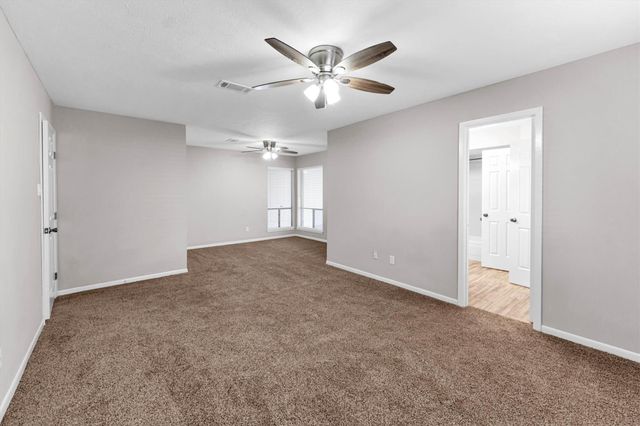 3353 Knob Oaks Drive, Huntsville, TX 77340