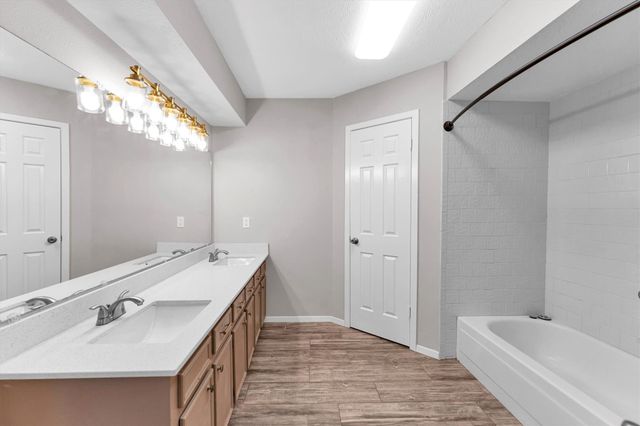 3353 Knob Oaks Drive, Huntsville, TX 77340