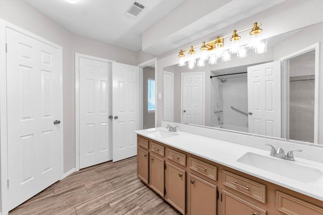 3353 Knob Oaks Drive, Huntsville, TX 77340