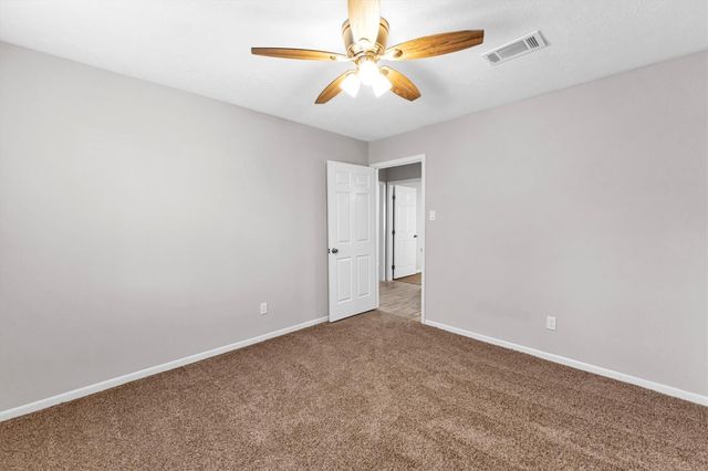 3353 Knob Oaks Drive, Huntsville, TX 77340