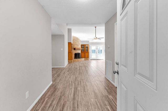 3353 Knob Oaks Drive, Huntsville, TX 77340