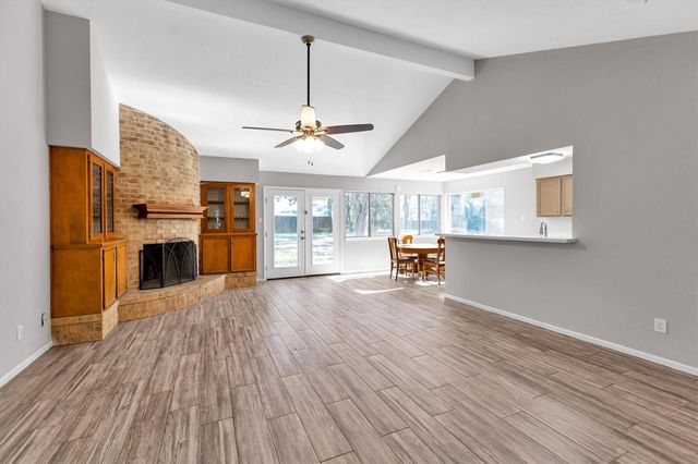 3353 Knob Oaks Drive, Huntsville, TX 77340