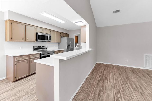 3353 Knob Oaks Drive, Huntsville, TX 77340