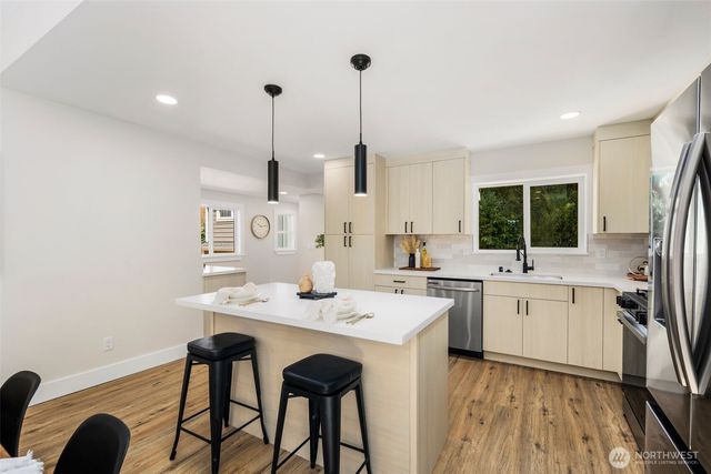 8226 Meridian Avenue N, Seattle, WA 98103