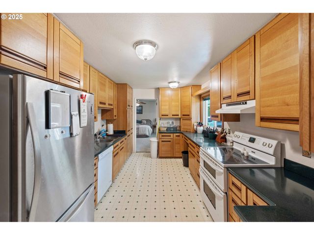 91256 CAPE ARAGO Hwy, Coos Bay, OR 97420