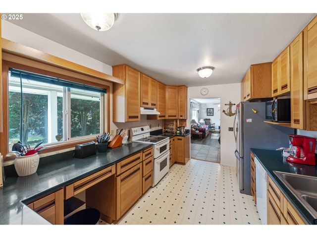 91256 CAPE ARAGO Hwy, Coos Bay, OR 97420