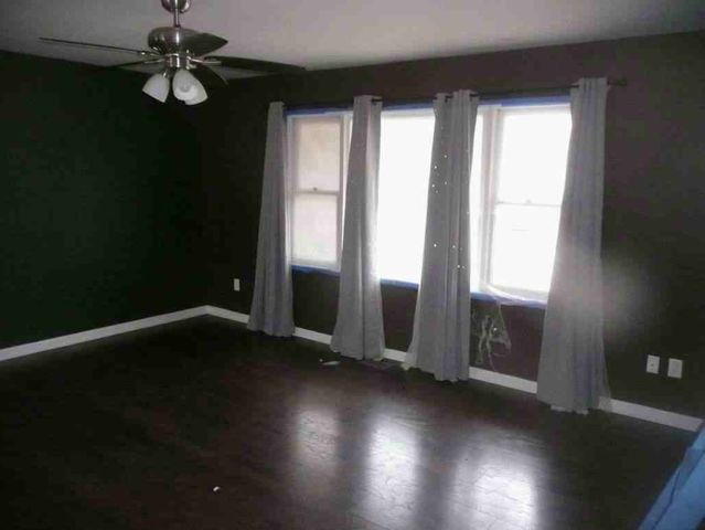 117 Liverpool Drive SE, Poplar Grove, IL 61065