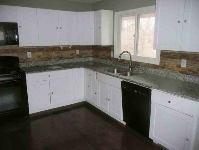 117 Liverpool Drive SE, Poplar Grove, IL 61065
