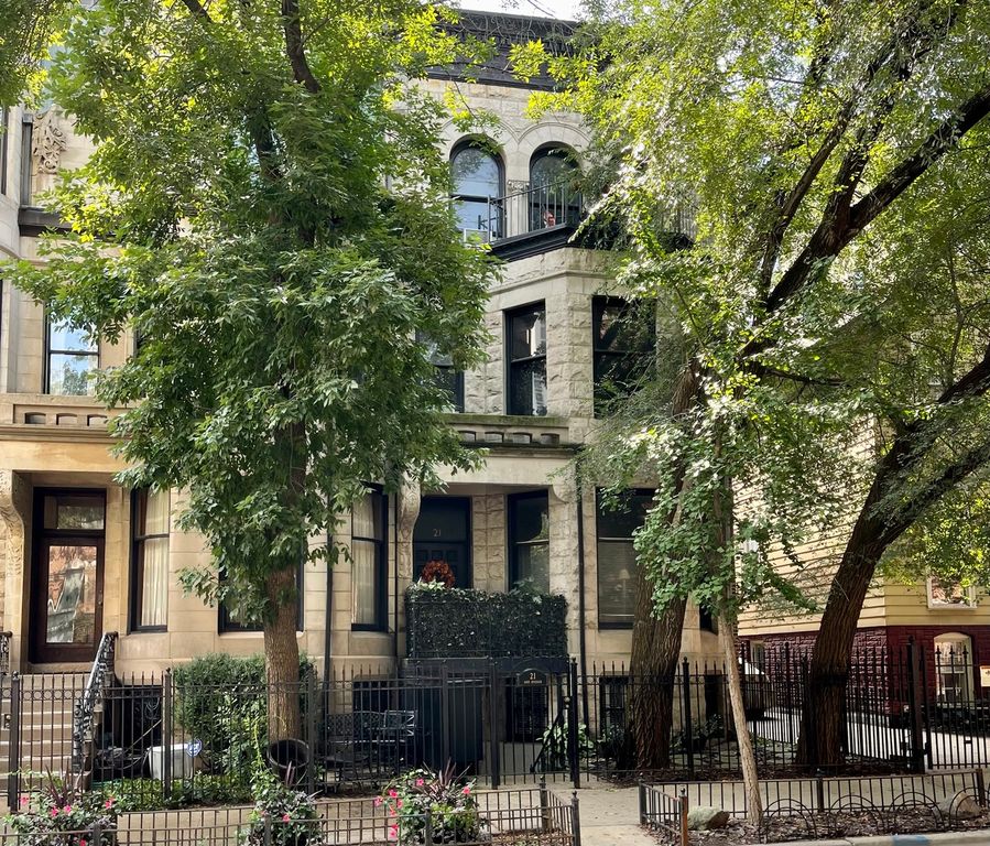 21 E DIVISION Street 1S, Chicago, IL 60610