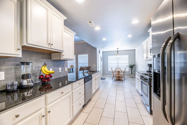 1854 S Sinclair Avenue, Fayetteville, AR 72701