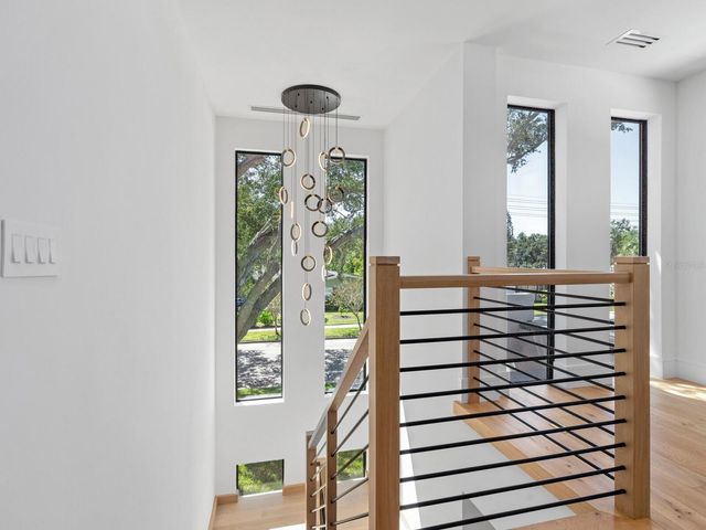 2467 HYDE PARK STREET, Sarasota, FL 34239