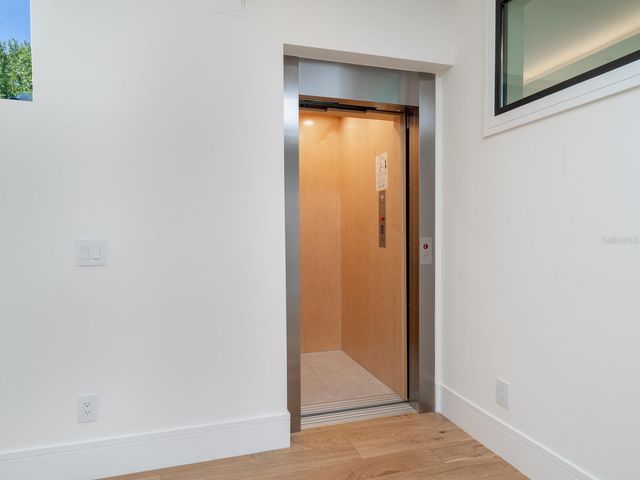 2467 HYDE PARK STREET, Sarasota, FL 34239