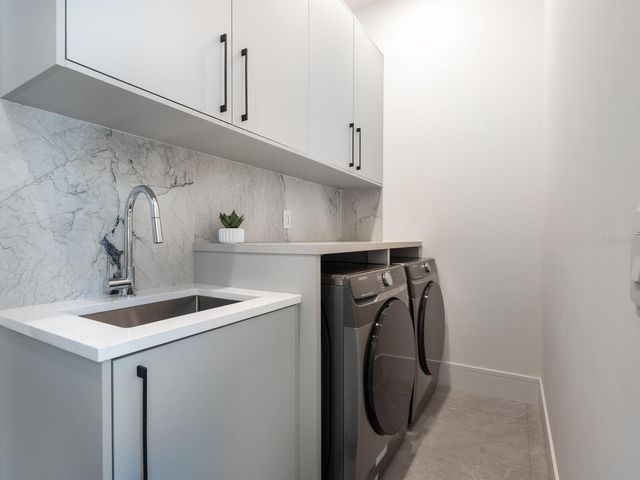 2467 HYDE PARK STREET, Sarasota, FL 34239