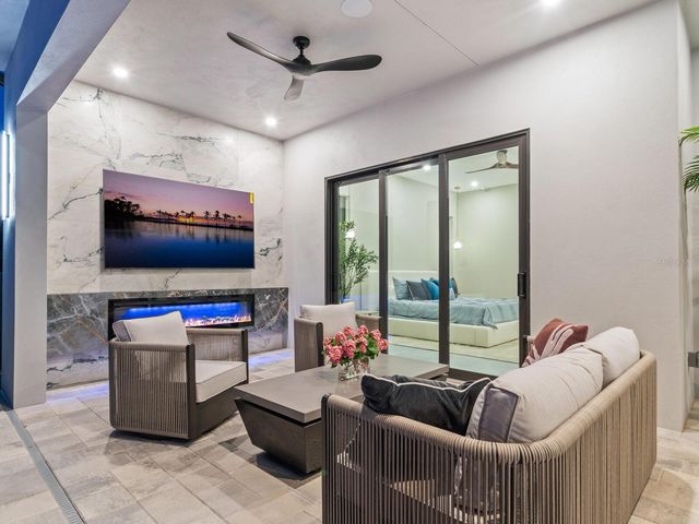 2467 HYDE PARK STREET, Sarasota, FL 34239