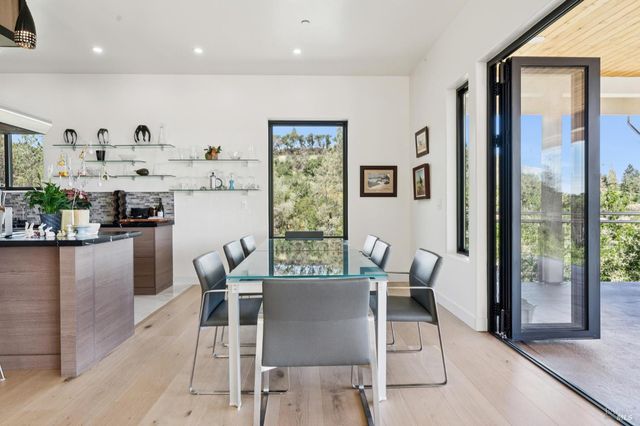 8353-8349 W Dry Creek Rd, Healdsburg, CA 95448