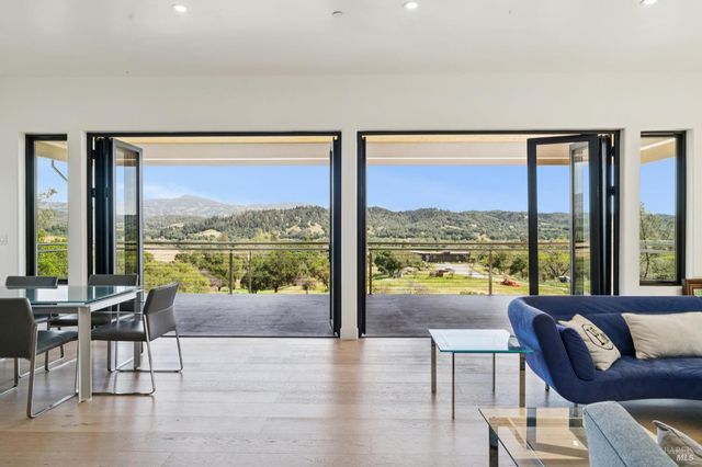 8353-8349 W Dry Creek Rd, Healdsburg, CA 95448