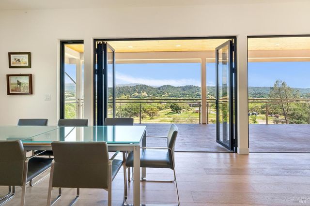 8353-8349 W Dry Creek Rd, Healdsburg, CA 95448