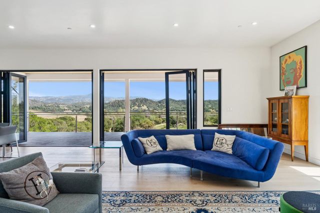 8353-8349 W Dry Creek Rd, Healdsburg, CA 95448