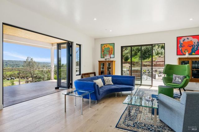 8353-8349 W Dry Creek Rd, Healdsburg, CA 95448