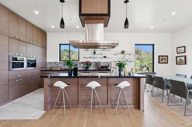 8353-8349 W Dry Creek Rd, Healdsburg, CA 95448