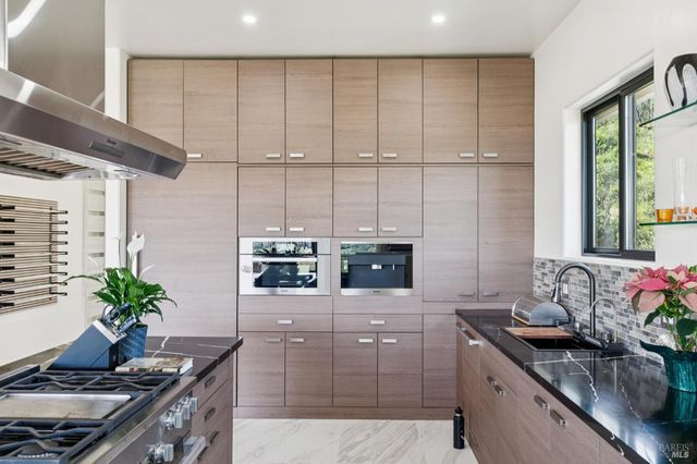 8353-8349 W Dry Creek Rd, Healdsburg, CA 95448