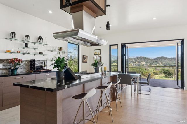 8353-8349 W Dry Creek Rd, Healdsburg, CA 95448