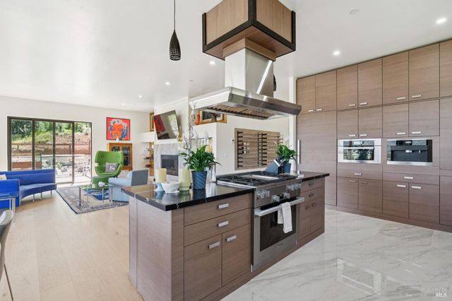 8353-8349 W Dry Creek Rd, Healdsburg, CA 95448