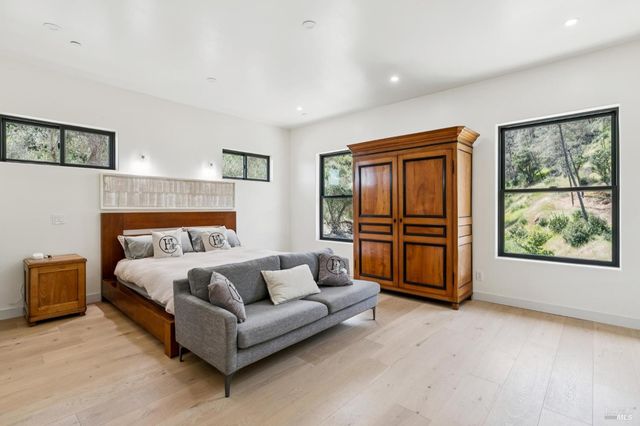 8353-8349 W Dry Creek Rd, Healdsburg, CA 95448