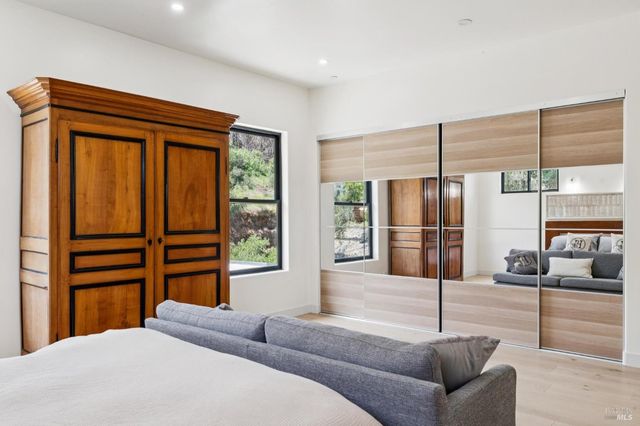 8353-8349 W Dry Creek Rd, Healdsburg, CA 95448