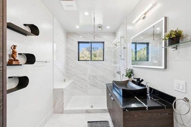 8353-8349 W Dry Creek Rd, Healdsburg, CA 95448