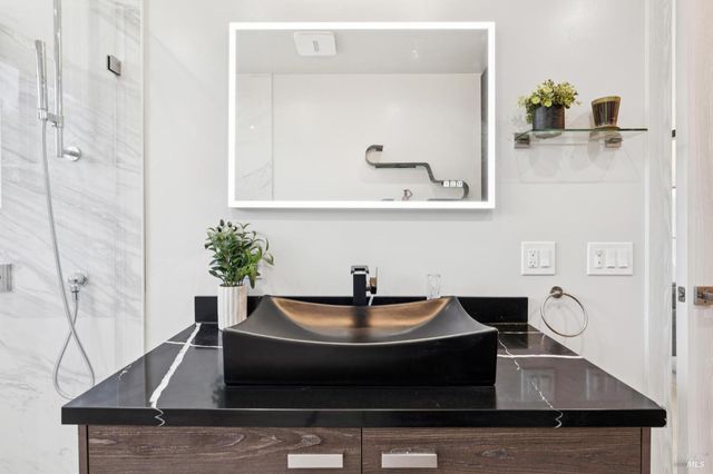 8353-8349 W Dry Creek Rd, Healdsburg, CA 95448