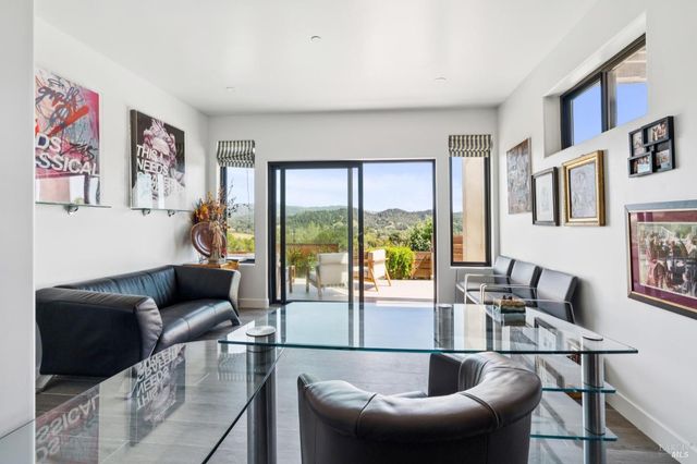 8353-8349 W Dry Creek Rd, Healdsburg, CA 95448