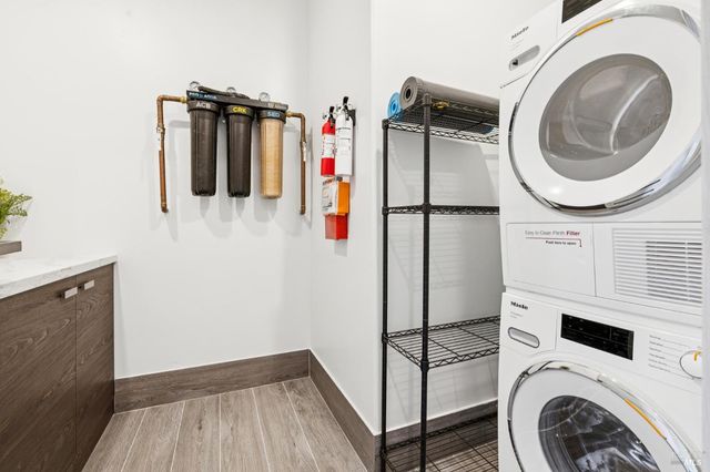 8353-8349 W Dry Creek Rd, Healdsburg, CA 95448